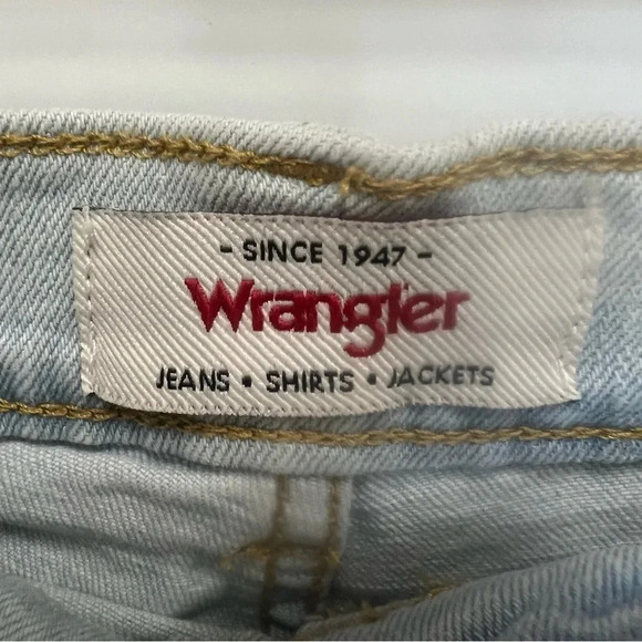Wrangler light wash distressed denim Bermuda length short with tough hem size 8 - Picture 4 of 8
